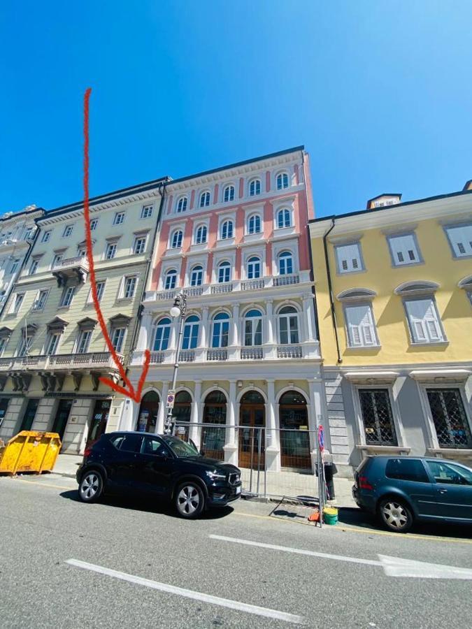 Piazzaborsa Charme Apartment Trieste Ngoại thất bức ảnh